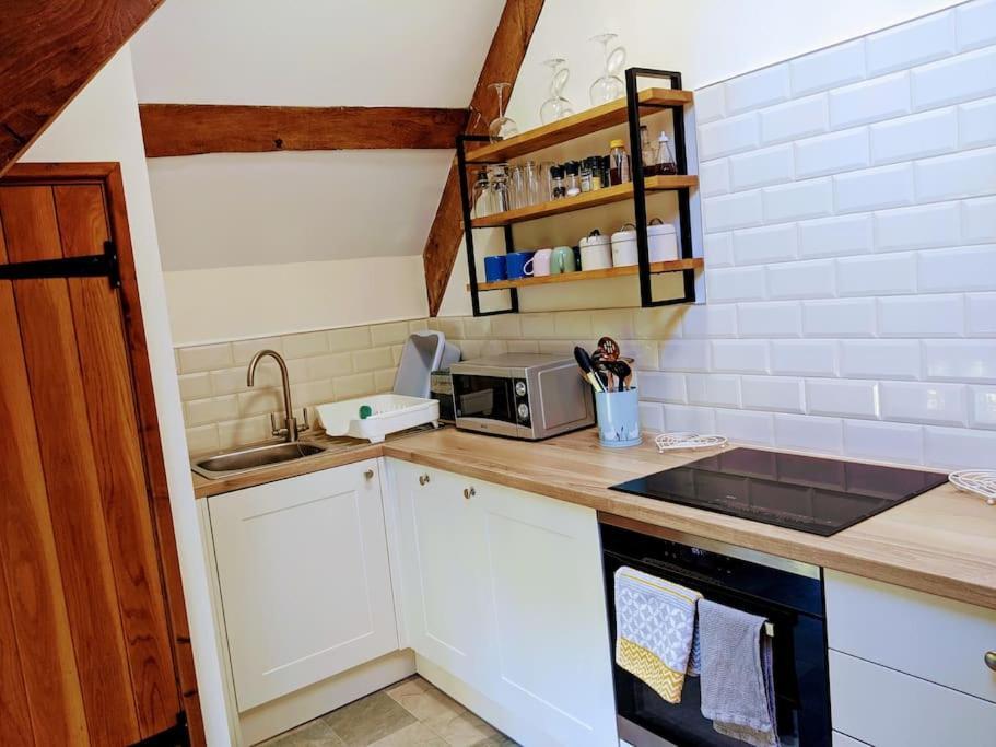 The Old Granary Farm Cottage Abergavenny Exterior photo